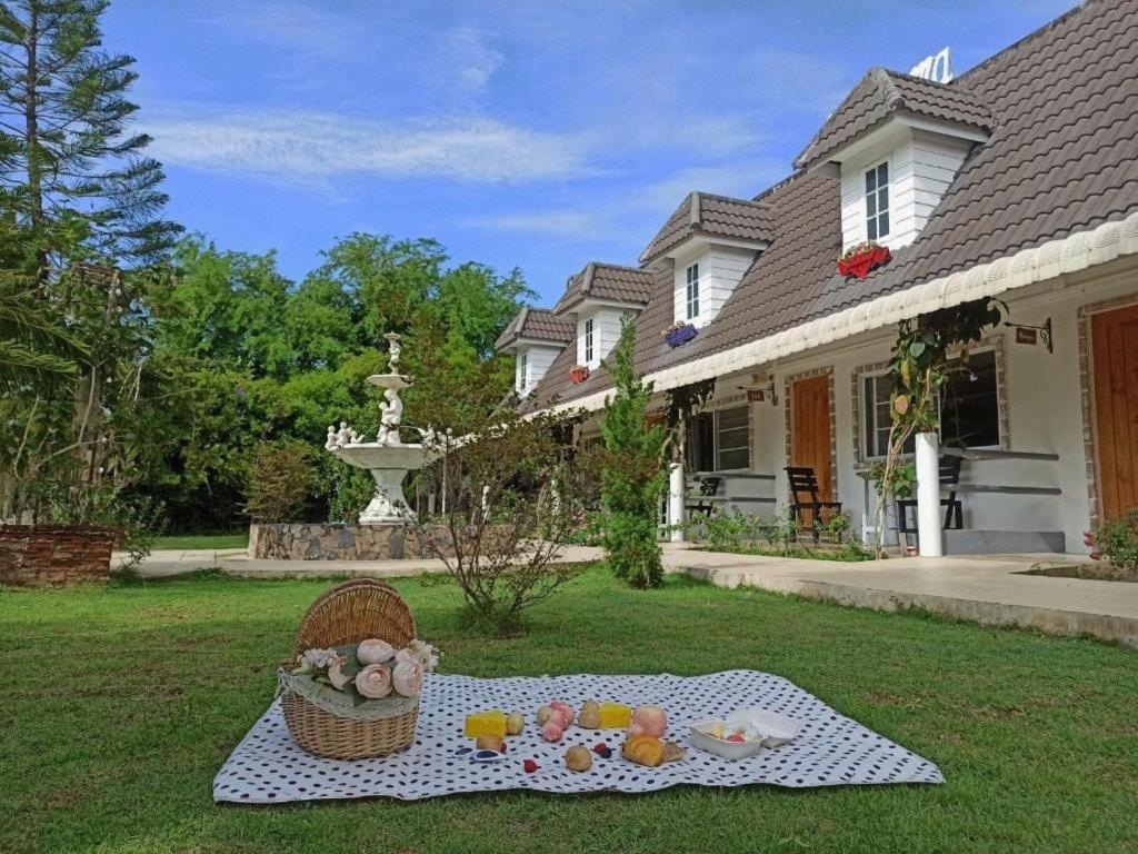 Charisma Resort Suan Phueng Exterior photo